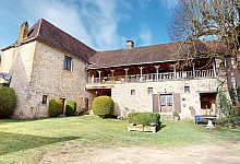 SUPERB, SPACIOUS 18TH CENTURY 4-BED STONE HOUSE WITH SMALL GITE IN A CHARMING VILLAGE WITH COMMERCE BETWEEN LES EYZIES AND MONTIGNAC. 1700SQM GARDEN. MP113769