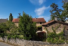En Périgord Noir, près de Montignac-Lascaux, grange en pierre de 180m² habitables, rénovée en habitation, au coeur du Périgord noir, proche de  tous commerces dans un environnement calme mais non isolé.