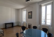 Brive - Centre historique, appartement, grand volume, trois chambres, cuisine indépendante, cellier.